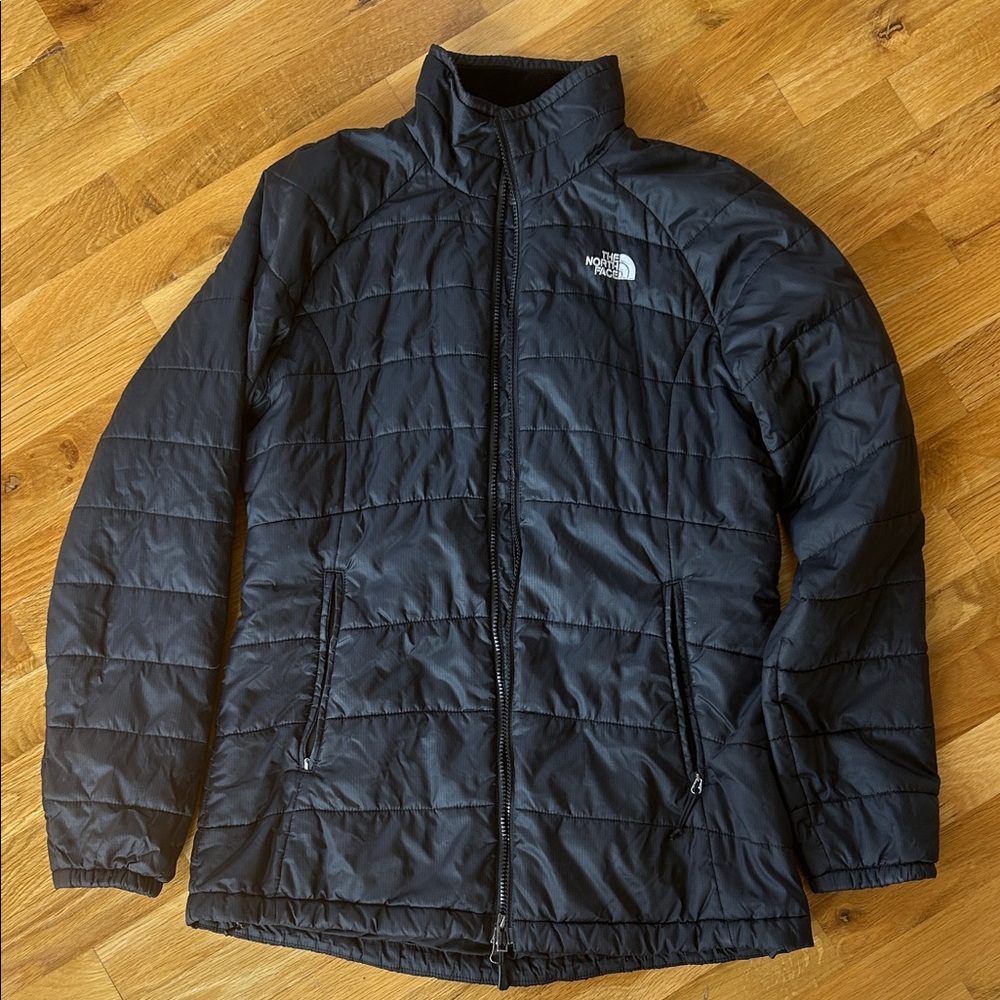 The North Face Women's Black Puffer Jacket / Fuzzy Inside